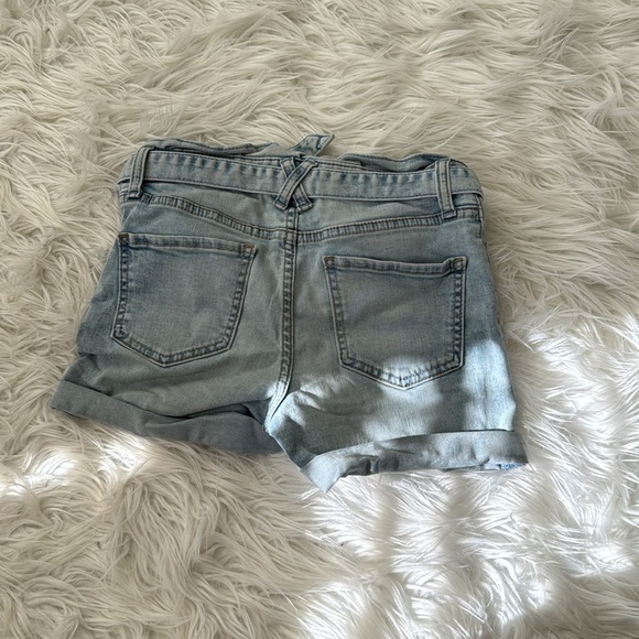Girls like new Gap shorts - Picture 2 of 2